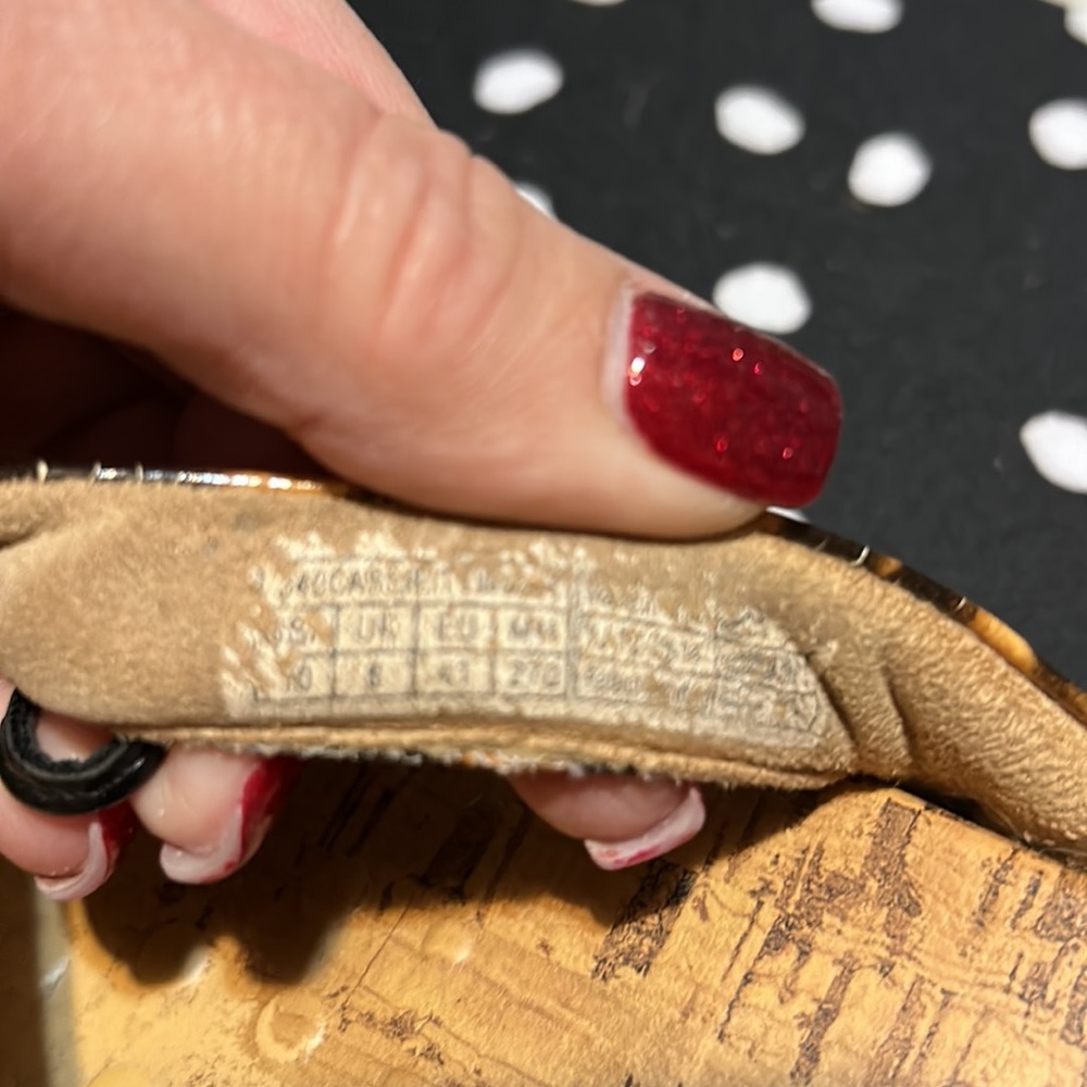 Gently Loved Vionic Flip Flops - image 4